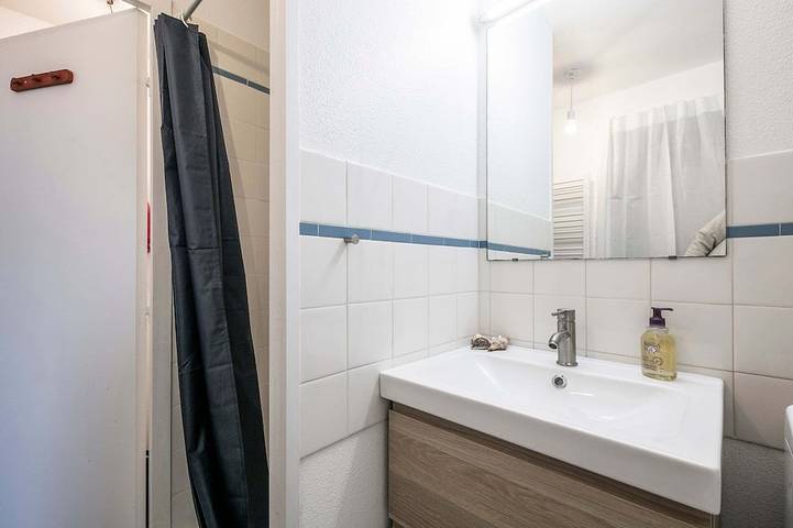 Appartement entier, Studio 24m2, balcon, clim réversible,  parking privé, tram in Grenoble, Isère
