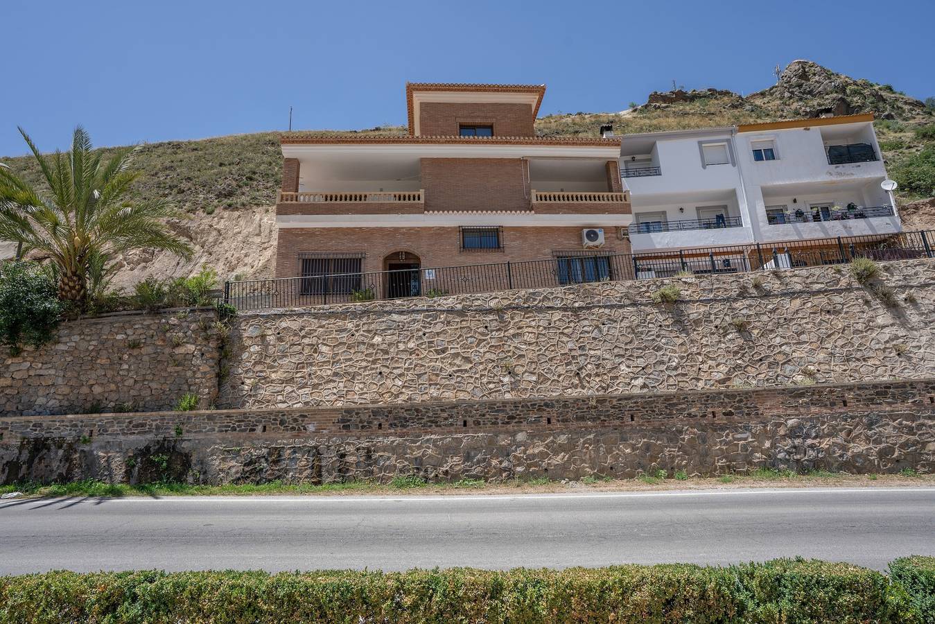 Apartamento entero, Apartamento 'Con Chimenea' con vistas a la montaña, Wi-Fi y aire acondicionado in Entorno de Sierra Nevada, Güejar Sierra