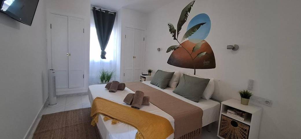 Apartamento de vacaciones para 3 personas, con vistas además de terraza y piscina - 1