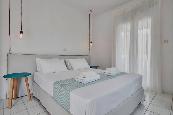 Gîte pour 2 personnes, avec balcon et jardin, animaux acceptés dans Andros - 3