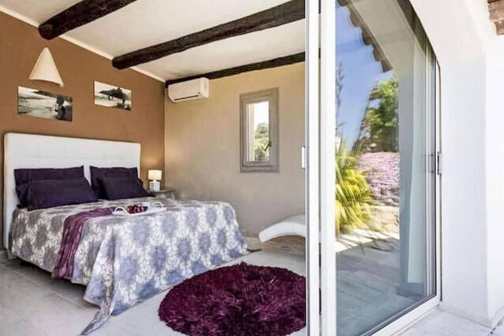 Atemberaubendes alleinstehendes Ferienhaus mit Klimaanlage, W-Lan, privatem Pool, Tv und Innenhof in Capizza di Vacca, Santa Teresa Gallura (Gemeinde)