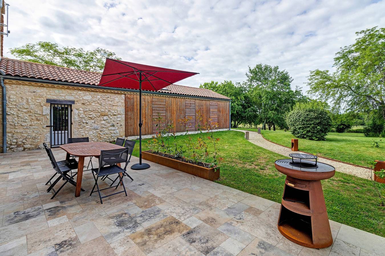 Gîte Les Lilas - Les Carassonnes avec piscine partagée, Wi-Fi et climatisation in Saint-Nexans, Périgord Pourpre