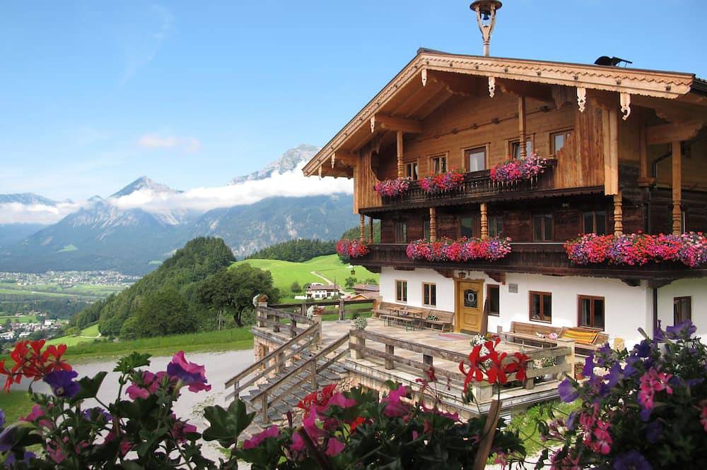 Ganze Wohnung, Gemütliche Ferienwohnung in ruhiger Lage mit herrlicher Aussicht über das Inntal in Brixlegg, Kaisergebirge