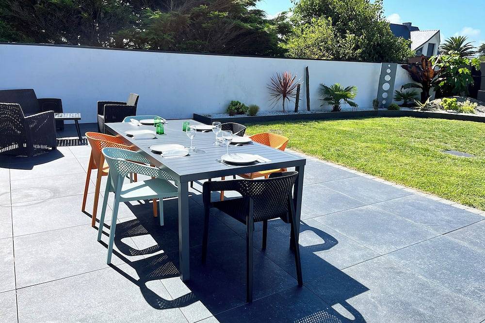 Exceptional!!!  Cosy, comfortable house just a stone's throw from the beach. in Portsall, Ploudalmézeau
