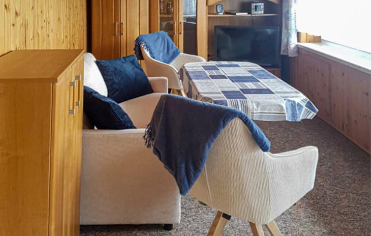 Gemütliches Appartement mit Terrasse, Parkplatz, TV - Nähe Restaurants, Fluss, See in Tollensesee, Penzlin