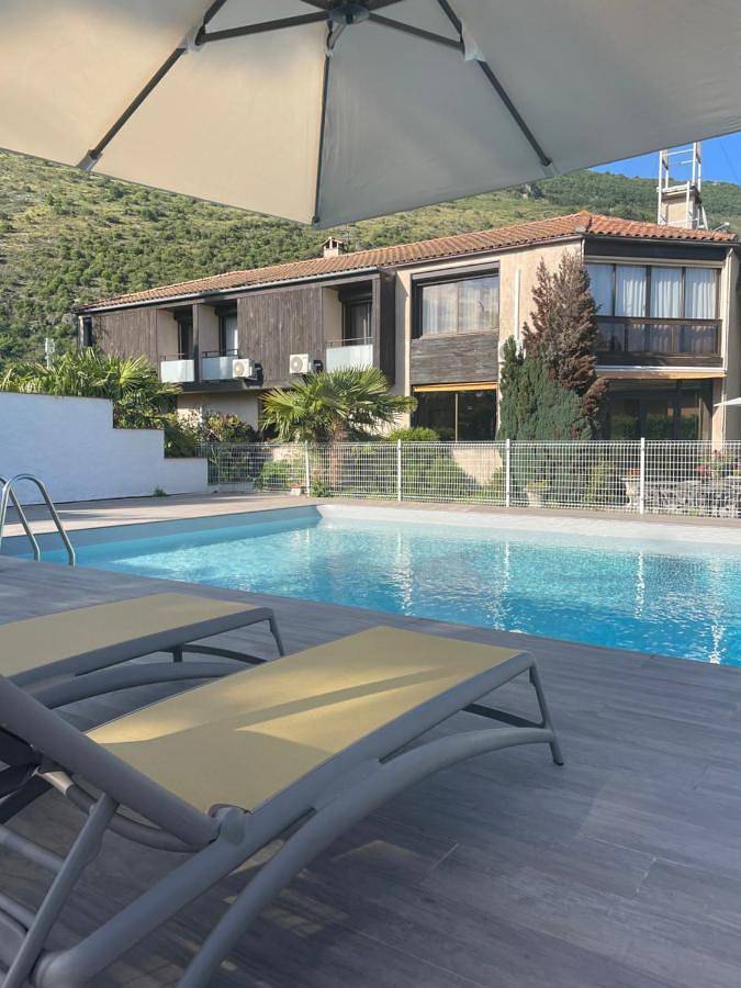 Hôtel pour 3 personnes, avec Terrasse ainsi que Jardin et Piscine à Foix
