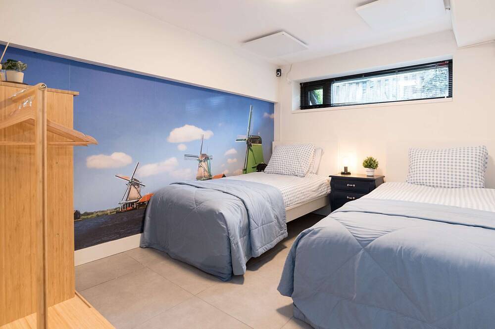 Entire apartment, Pakhuis Achter close to Amsterdam & Zaanse Schans in Wormerveer, Dutch Coast