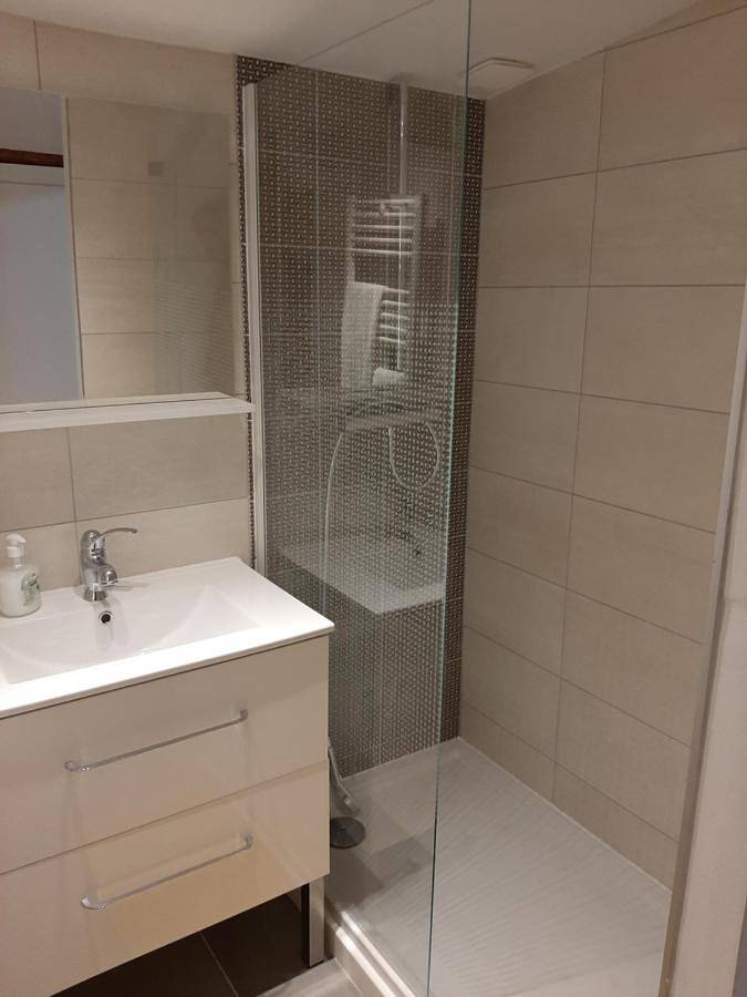 Location de vacances pour 3 personnes, avec vue ainsi que jardin et piscine dans Haut Folin - 4