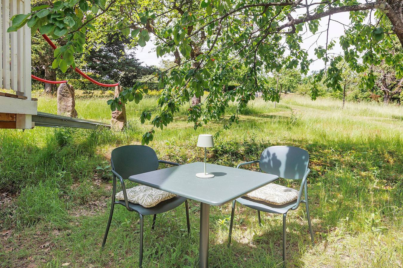 Appartamento intero, Tiny Home Waldwagen Altes Forstamt Sinntal, cucina/bagno privati a 50m, vista montagna, giardino 18 mq in Sinntal, Main-Kinzig-Kreis