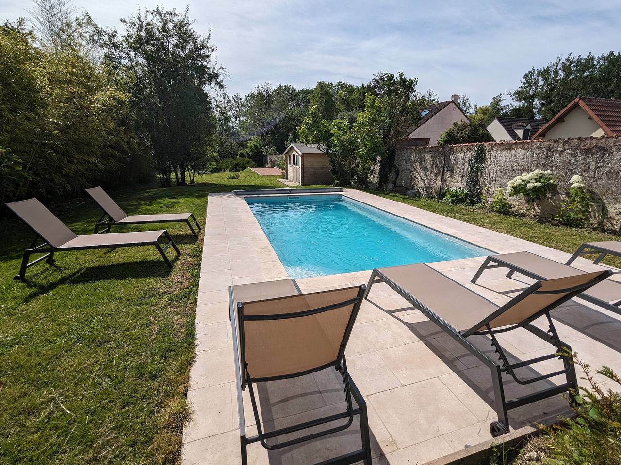 Maison familiale avec piscine privée chauffée, près de Pithiviers et Fontainebleau, à 1h30 de Paris in Aulnay-la-Rivière, Région de Pithiviers