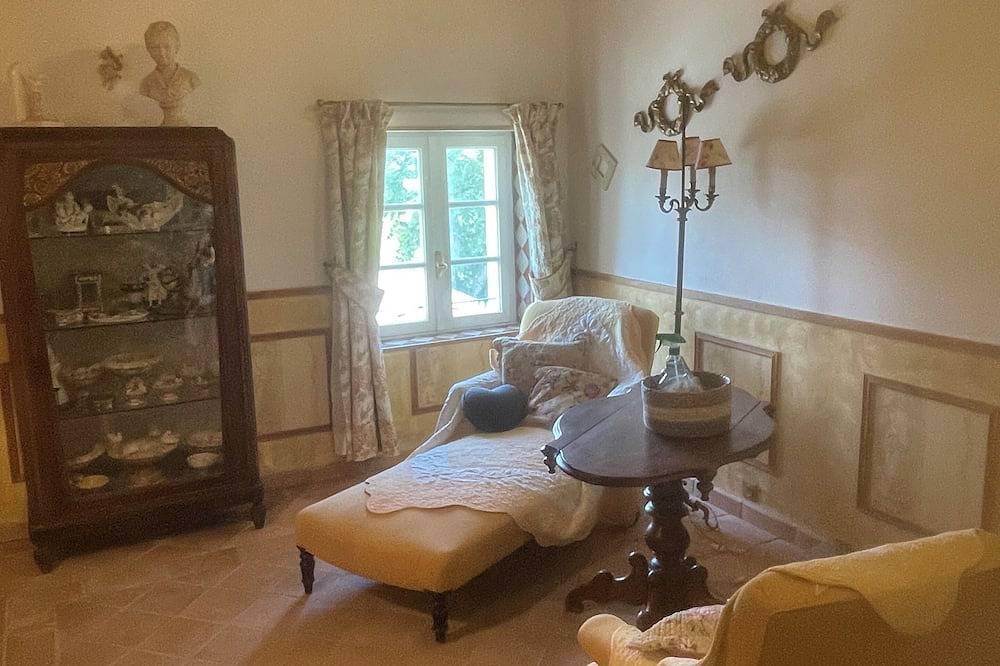 Apartamento entero, Angelot apartment for 2 people on the 2nd floor pets allowed under 16 kg in Violès, Vaucluse