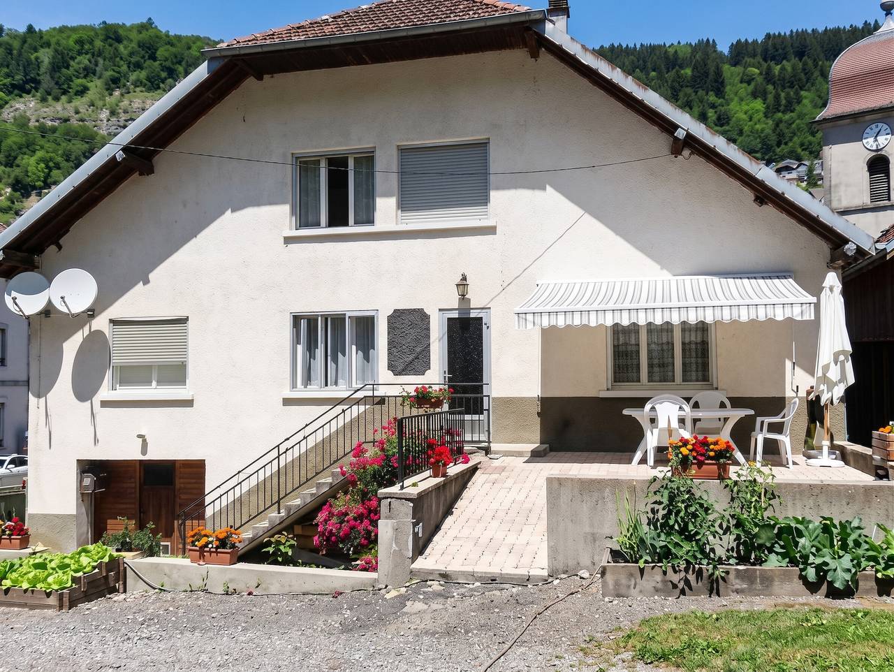 Appartement entier, Appartement accueillant à Rosureux 70 m² avec jardin partagé in Rosureux, Jura Francais