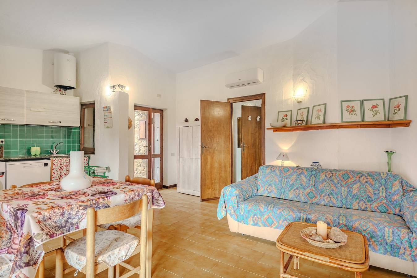 Casa vacanze 'Burricheddu 1' con terrazza privata, Wi-Fi e aria condizionata in Baia Caddinas, Golfo Aranci