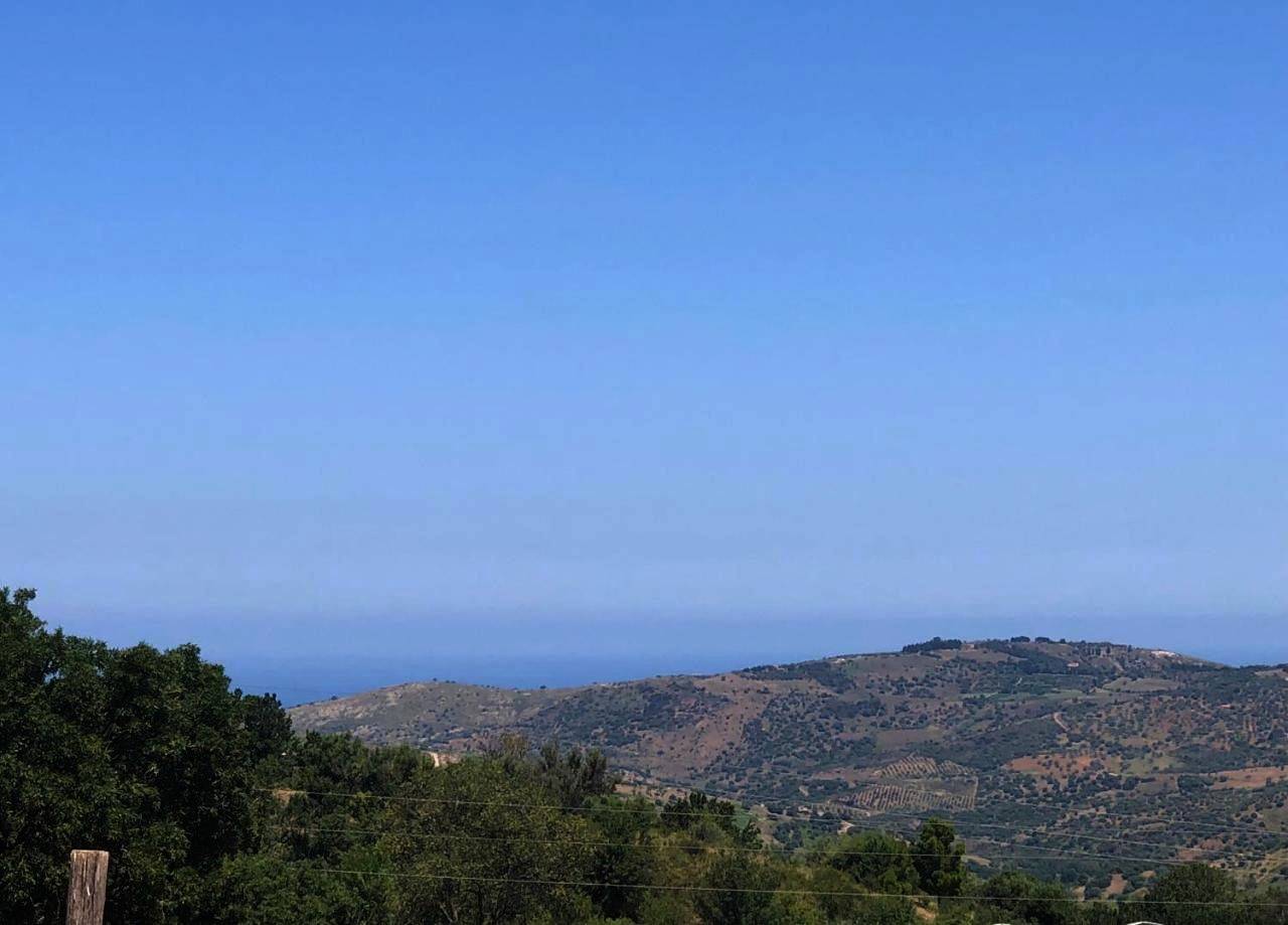 Large Double or Twin Room in Collesano, Provincia di Palermo