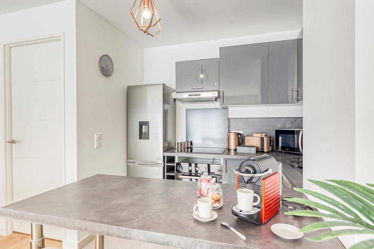 Appartement entier, Two-Bedroom Apartment with Balcony and Terrace in Massy, Essonne