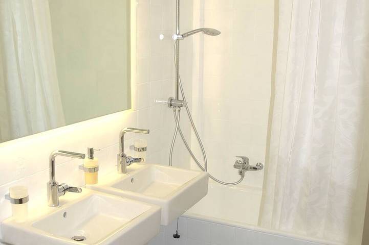 Ganze Wohnung, Schöne Ferienwohnung, zentral gelegen, renoviert in Davos Platz 1, Davos