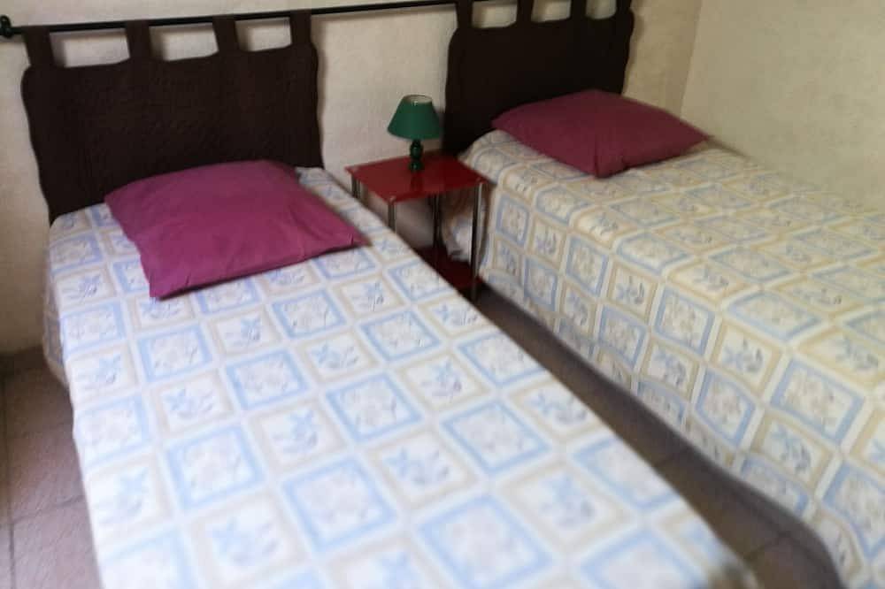 Entire apartment, Rental calvi studio near beach and shops in Calvi, Calvi region