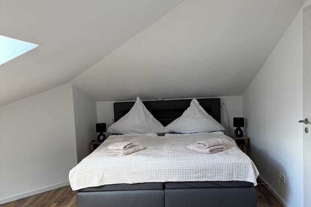 Ganze Wohnung, Exklusive Luxus-Ferienwohnung – modern, lichtdurchflutet, premium ausgestattet in Porta Westfalica, Kreis Minden-Lübbecke