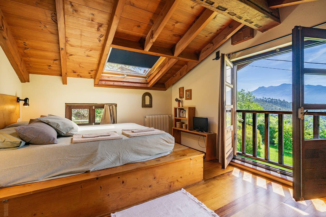Vakantiehuis 'La Llosa Del Valle' met Uitzicht op de Bergen, Privé Terras en Eigen Tuin, foto 12