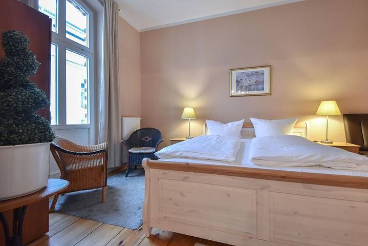 Ganze Wohnung, Villa Magdalena 02 - klassische Bäderarchitektur - sehr strandnah in Drei Kaiserbäder, Heringsdorf