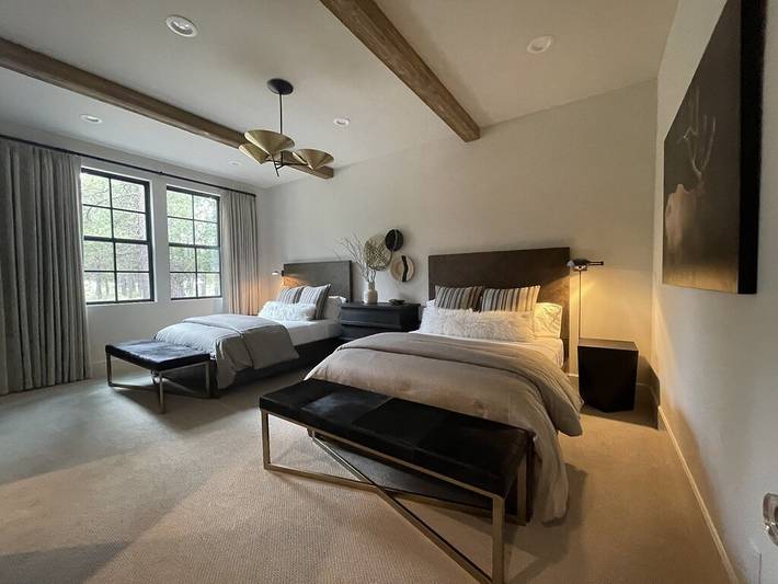 Vacation rental for 16 people, with pool and terrace as well as hot tub in Sunriver