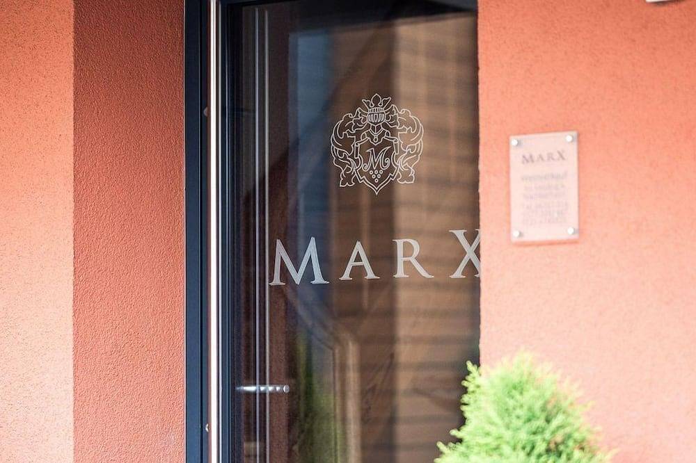Ganze Wohnung, Weingut Marx - Rotes Haus - Ferienwohnung Rotes Haus in Windesheim, Landkreis Bad Kreuznach