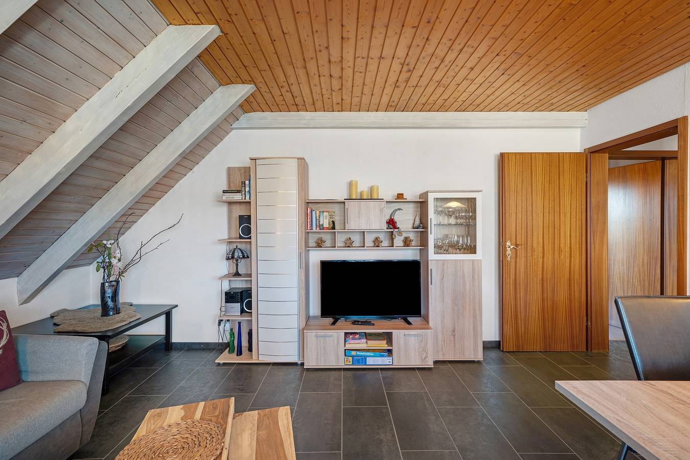 Ganze Wohnung, Ferienwohnung 'Karin' mit Seeblick und Balkon in Schonach, Südschwarzwald