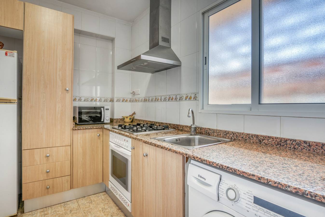 Apartamento entero, Apartamento 'Voramar' con vistas al mar, terraza privada y Wi-Fi in Bellreguart, Costa de Valencia