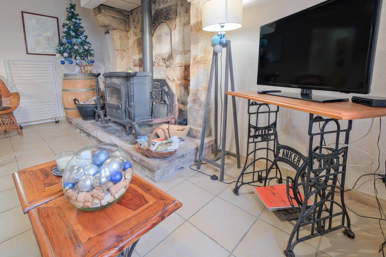 Gite Le Moutat-La Cave, avec jardin privé et Wi-Fi in Allemans, Périgord Vert