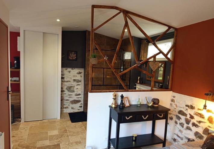 Location de vacances pour 2 personnes, avec terrasse ainsi que piscine et jardin à Le Champ-Saint-Père - 3