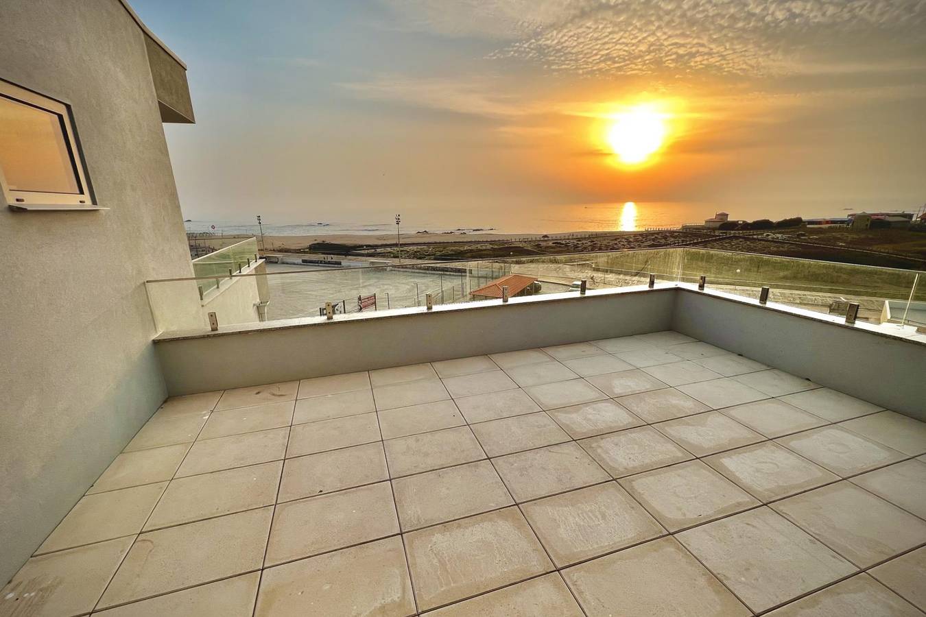 Estudio entero, Estudio para 4 personas con terraza in Aver-o-Mar, Amorim e Terroso, Distrito de Porto