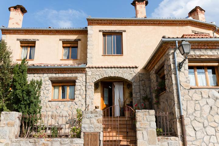 Casa rural para 16 personas, con jardín, Se admiten mascotas en Provincia de Segovia