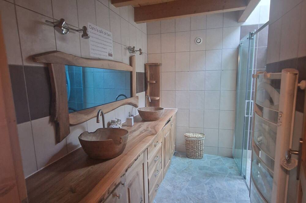 Ganze Wohnung, Vacation rental Beautiful 6-person apartment overlooking our beautiful mountains in Le Bourg-d'Oisans, Nationalpark Écrins