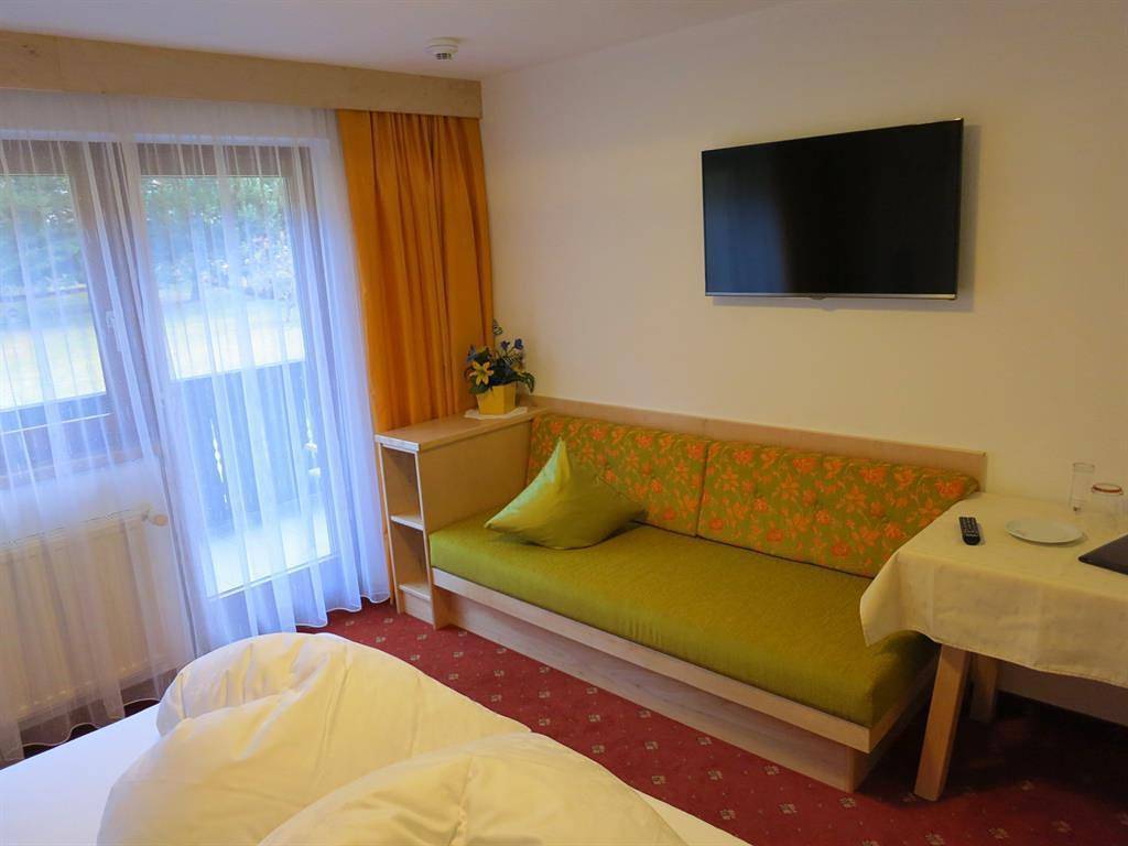 Ganze Ferienwohnung, Doppelzimmer mit Dusche/ Wc/Balkon in Oetz, Ötztal