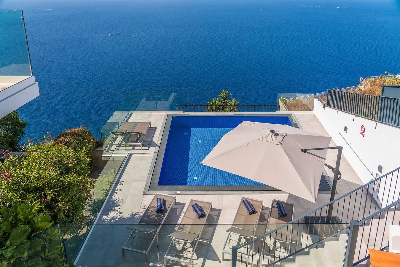 Cliff Top Villa, Magnificent Seaview | Aquarela in Caniço, Madeira