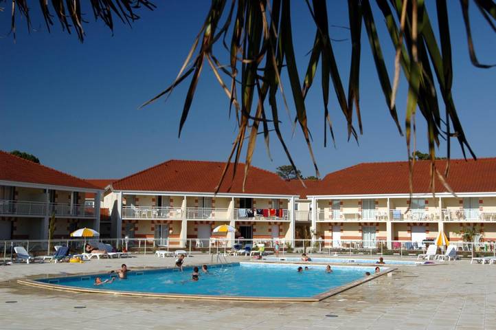 Location de vacances pour 4 personnes, avec Balcon et Terrasse ainsi que Jardin et Bassin pour enfant à Le Verdon-sur-Mer