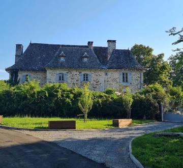 Cottage pour 10 personnes, avec balcon ainsi que vue et jardin à Vitrac (Cantal)