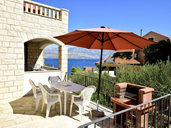Ferienhaus für 12 Personen, mit Balkon und Terrasse in Postira