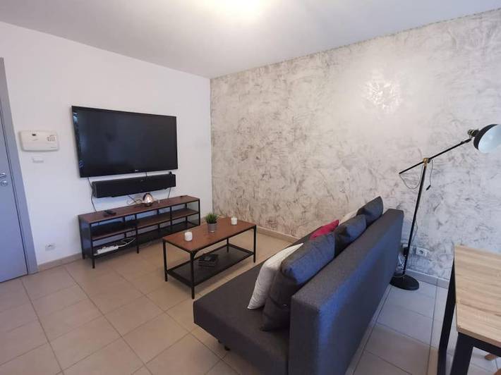 Gîte pour 4 personnes, avec terrasse ainsi que piscine et jardin à Vinassan - 3