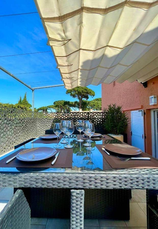 Gîte pour 2 personnes, avec terrasse dans Plage de la Bouillabaisse