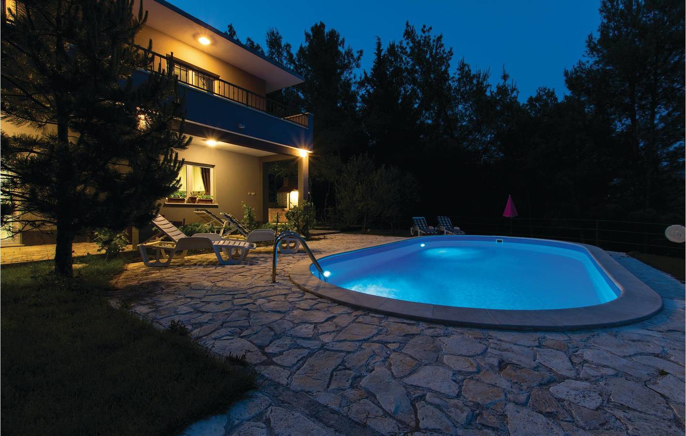 Gemütliche 2-Zimmer-Wohnung mit Pool und Terrasse in der Nähe des Flusses Cetina in Slime, Dalmatinisches Zagora