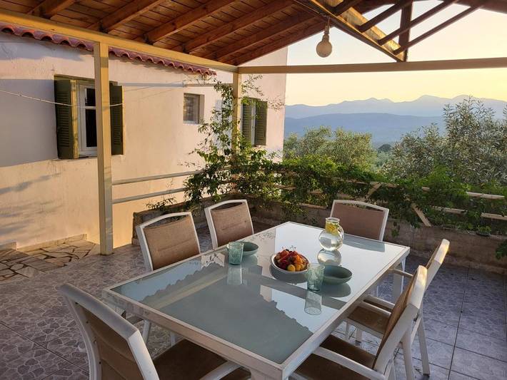 Location de vacances pour 5 personnes, avec vue et jardin dans Gytheion