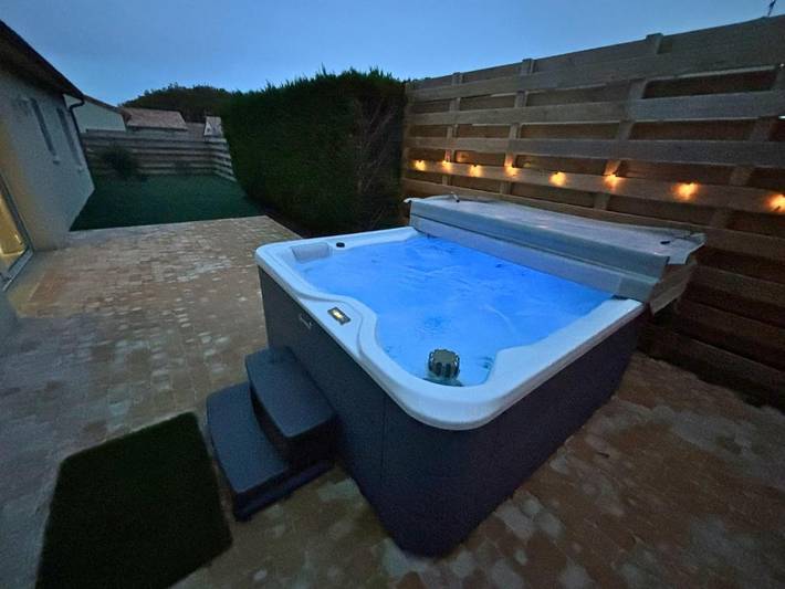 Location de vacances pour 6 personnes, avec jardin et jacuzzi à Beaumont (Vienne)