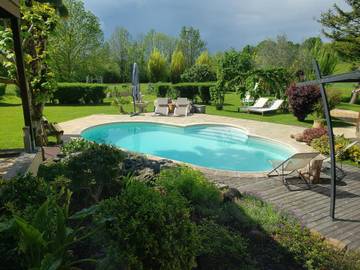 Chambre d’hôte pour 2 personnes, avec piscine et jardin ainsi que vue et terrasse à Ceton