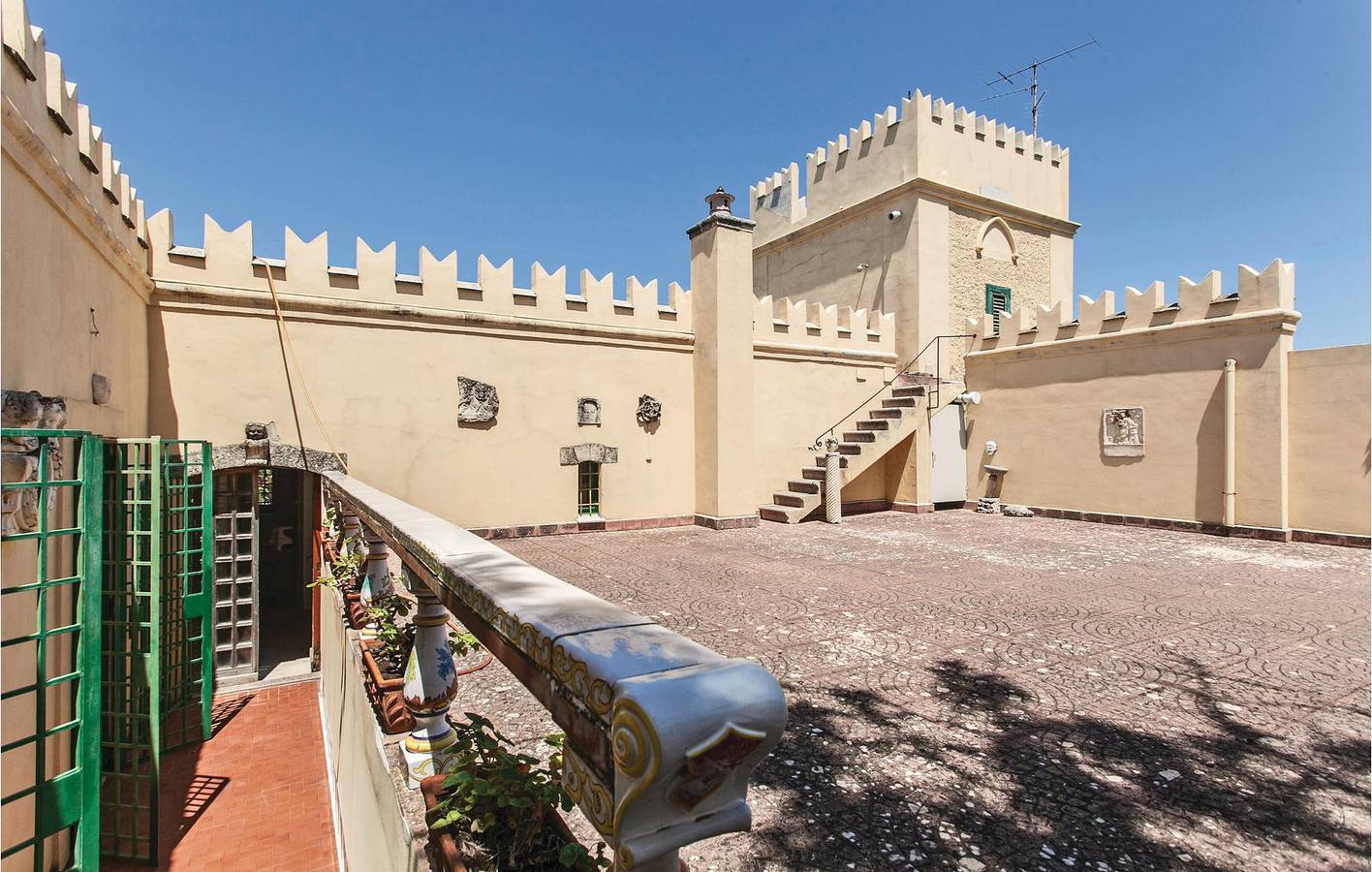 2.5km Strand Apartment mit AC, Pool & Terrasse in Venetico, Messina Provinz
