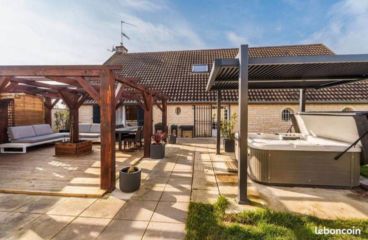 Gîte pour 12 personnes, avec jacuzzi et jardin, animaux acceptés à Corgengoux