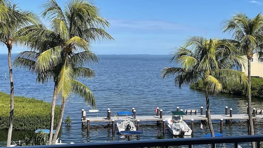 Vacation rental for 5 people, with yard and balcony as well as pool in Islamorada
