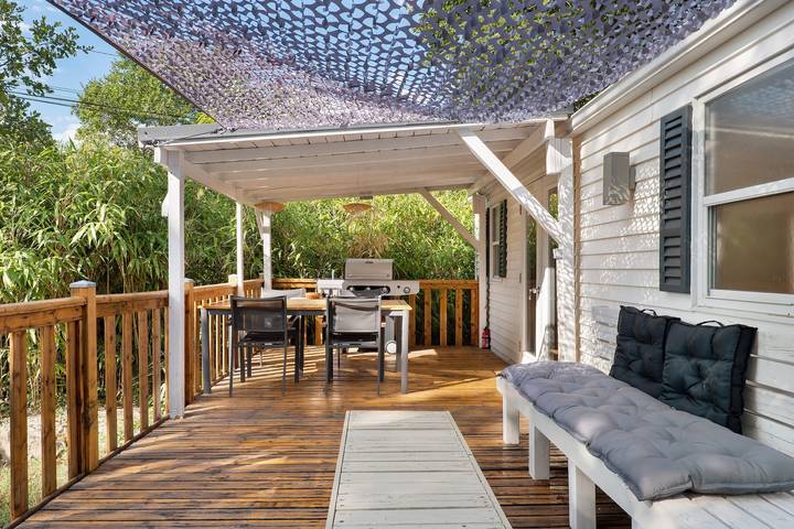 Bungalow "L’échappée" con vista montagna, Wi-Fi e aria condizionata in Saint-Alban-Auriolles, Ardèche