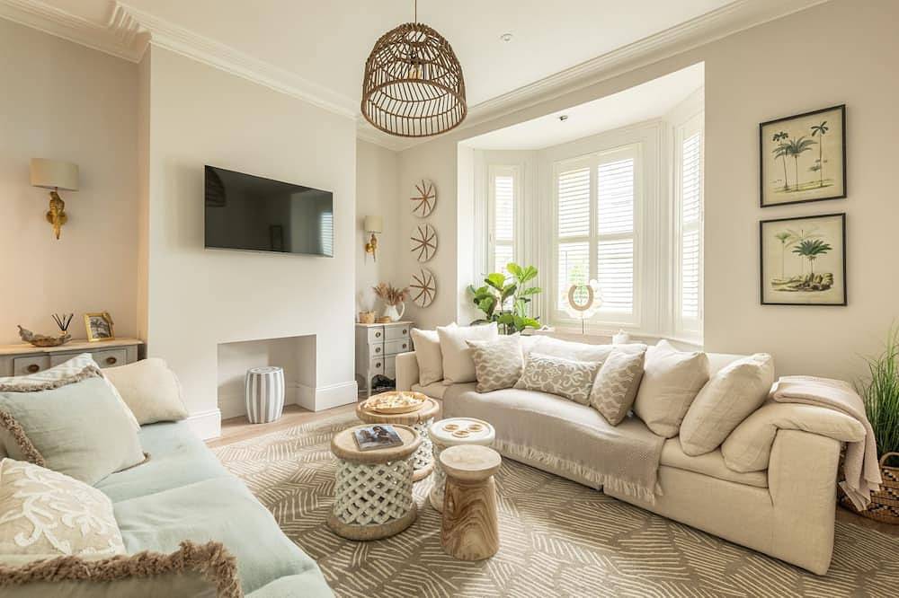 Cottage for 12 People in Bournemouth, South West England