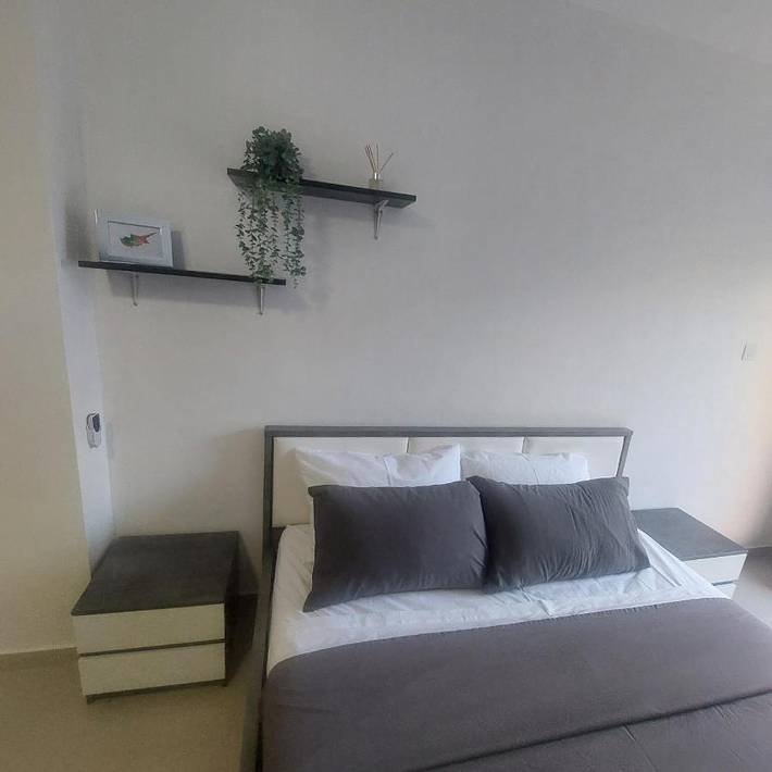 Appartement de vacances pour 2 personnes, avec bassin pour enfant et piscine ainsi que vue et jardin